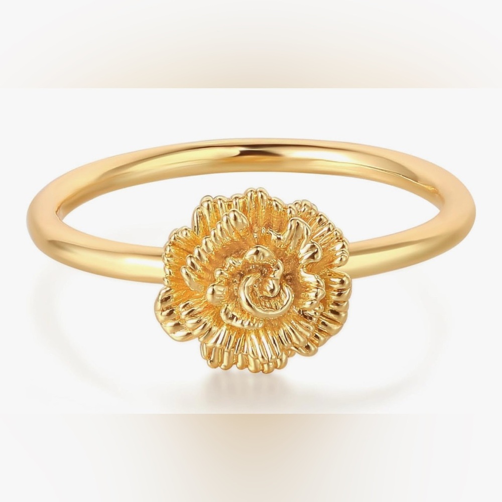 Gorgeous Dillards 18KT Gold dip Flower ring 9
